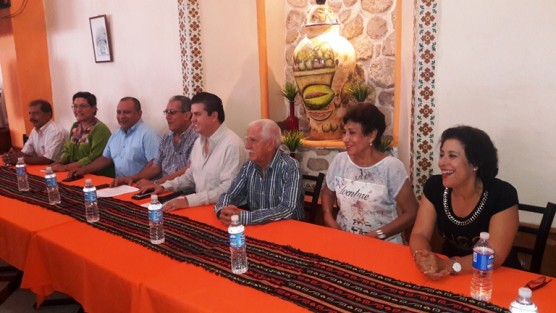 El comité de Pueblos Mágicos ofreció una rueda de prensa para mostrar su inconformidad por la colocación de carpas en el primer cuadro de la ciudad, aseguran que se pone en riesgo la certificación de Pueblos Mágicos, fue encabezada por el presidente del comité Manolo Barbeito Morales.