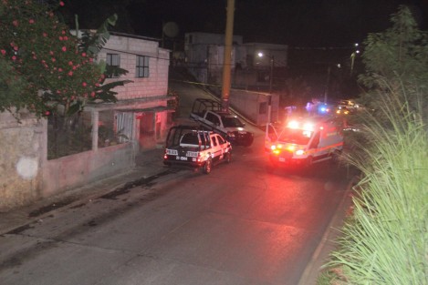 La noche de este miércoles, tres jóvenes de apenas 17 años fueron baleados en la colonia Santa Cecilia de Córdoba, Ver.. Uno de ellos falleció en el lugar y los otros dos fueron hospitalizados. 