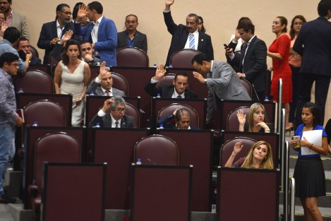 Con 38 votos a favor por 11 en contra el Congreso del Estado de Veracruz aprobó la iniciativa presentada por el gobernador del estado para la creación de un Fideicomiso para la reestructuración de la deuda  estatal.