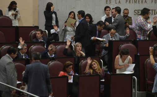 Con 38 votos a favor por 11 en contra el Congreso del Estado de Veracruz aprobó la  iniciativa presentada por el gobernador del estado para la creación de un Fideicomiso para la reestructuración de la deuda  estatal.