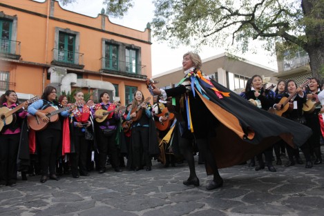 Con muy buena asistencia se llevó a cabo la Magna Callejoneada que dio inicio a las actividades del 4° Festival de Tunas Femeniles Xalapa 2017.