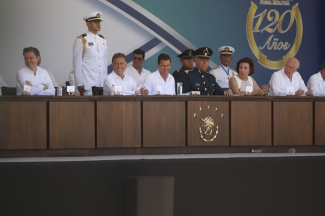 El presidente de México, Enrique Peña Nieto, asistió a la Ceremonia de Graduación de 169 Cadetes en la Heróica Escuela Naval de Anton Lizardo. Le acompañaron el gobernador del estado, Miguel Ángel Yunes Linares, así como los secretarios de Marina, Vidal Francisco Soberón Sanz, y de la Defensa Nacional, Salvador Cienfuegos.