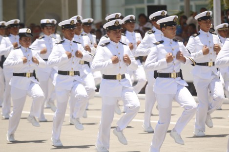 El presidente de México, Enrique Peña Nieto, asistió a la Ceremonia de Graduación de 169 Cadetes en la Heróica Escuela Naval de Anton Lizardo. Le acompañaron el gobernador del estado, Miguel Ángel Yunes Linares, así como los secretarios de Marina, Vidal Francisco Soberón Sanz, y de la Defensa Nacional, Salvador Cienfuegos.