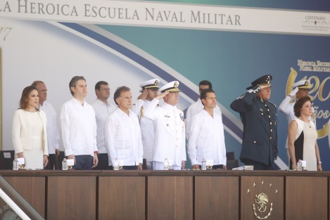 El presidente de México, Enrique Peña Nieto, asistió a la Ceremonia de Graduación de 169 Cadetes en la Heróica Escuela Naval de Anton Lizardo. Le acompañaron el gobernador del estado, Miguel Ángel Yunes Linares, así como los secretarios de Marina, Vidal Francisco Soberón Sanz, y de la Defensa Nacional, Salvador Cienfuegos.