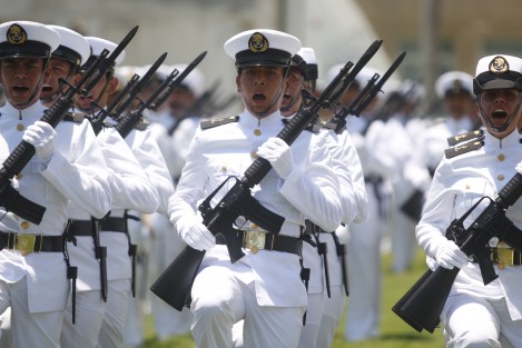 El presidente de México, Enrique Peña Nieto, asistió a la Ceremonia de Graduación de 169 Cadetes en la Heróica Escuela Naval de Anton Lizardo. Le acompañaron el gobernador del estado, Miguel Ángel Yunes Linares, así como los secretarios de Marina, Vidal Francisco Soberón Sanz, y de la Defensa Nacional, Salvador Cienfuegos.