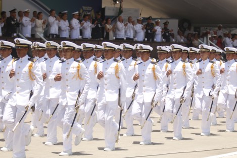 El presidente de México, Enrique Peña Nieto, asistió a la Ceremonia de Graduación de 169 Cadetes en la Heróica Escuela Naval de Anton Lizardo. Le acompañaron el gobernador del estado, Miguel Ángel Yunes Linares, así como los secretarios de Marina, Vidal Francisco Soberón Sanz, y de la Defensa Nacional, Salvador Cienfuegos.