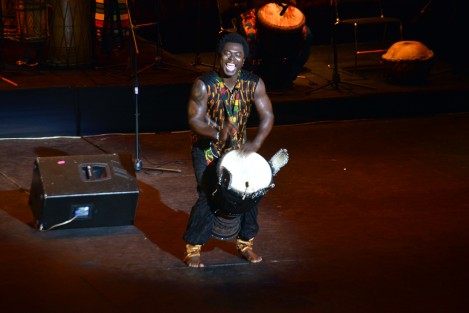 Con gran éxito se llevó a cabo la presentación de gala inaugural del Festival Internacional Raíces 2017, con la participación de la compañía  Haourona dembele & Parissi, en el Teatro de Estado, General Ignacio de la Llave en Xalapa.. 
