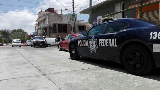 Dos hombres de entre 30 y 35 años fueron baleados alrededor de las 13:00 horas de este domingo, en la calle Querétaro esquina con Monterrey en la colonia Progreso Macuiltépetl, de esta capital. Los responsables huyeron,según testigos, abordo de dos camionetas. 