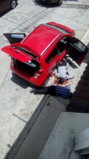 Dos hombres de entre 30 y 35 años fueron baleados alrededor de las 13:00 horas de este domingo, en la calle Querétaro esquina con Monterrey en la colonia Progreso Macuiltépetl, de esta capital. Los responsables huyeron,según testigos, abordo de dos camionetas. 