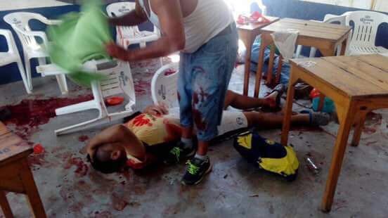 La tarde de este domingo se registró una balacera en el interior de un bar en la colonia Francisco Villa, en Coatzacoalcos. Hay reporte de un muerto y seis personas lesionadas por arma de fuego. 