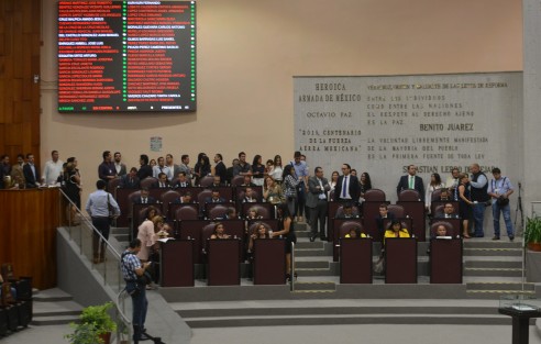 Diputados aprobaron la Nueva Ley para la Entrega y Recepción del Poder Ejecutivo y la Administración Pública Municipal que tiene por objeto regular el proceso y establecer los criterios que regirán la entrega-recepción de los recursos humanos, financieros, materiales y técnicos a cargo de los servidores públicos del Poder Ejecutivo y de los Ayuntamientos, ya sea por conclusión del periodo constitucional o mandato legal, o bien por separación del cargo.b