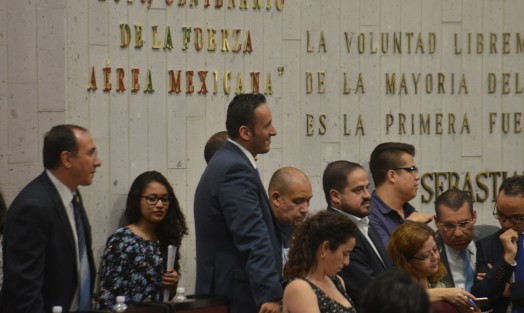 El Pleno aprobó con 31 votos a favor el Dictamen por el que se autorizó al Ayuntamiento de Xalapa a celebrar el convenio de prórroga de vigencia al título de concesión para el equipamiento y operación del relleno sanitario de Xalapa, con la sociedad mercantil denominada PROACTIVA MEDIO AMBIENTE MMA, S.A. de C.V., por un plazo de 15 años.