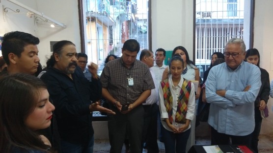 Durante la inauguración estuvieron presentes el rector de la Universidad, Carlos A. Luna Gómez; la profesora Roxana Rico; el presidente de la Sociedad Veracruzana de Caricaturistas, Alberto Morales <em>BetoGato</em>; y Fernando Morales presidente del comité de vigilancia de la SMC.
