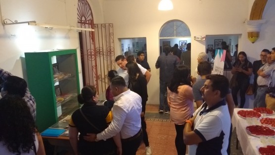 En la Casa de la Caricatura, sita en la calle Francisco I. Madero No.34, del barrio de Xallitic, de la ciudad de Xalapa, se inauguró la exposición de diseño gráfico del Colectivo Meraky, a cargo de los alumnos del noveno cuatrimestre de Diseño Gráfico de la Universidad IVES, la cual estará abierta al público en general del 1 al 7 de agosto, en horario de 10 am 2 pm.

