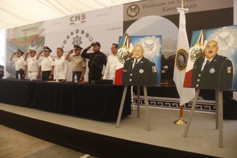 El comisionado general de la PFP, Manelich Castilla Cravioto, tomó protesta al nuevo comisario estatal de la Policía Federal en Veracruz, Israel Galván Jaime. Durante el evento se rindió un homenaje al extinto comisario Camilo Juan Castagné. 