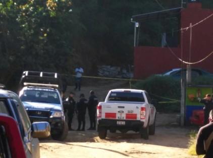 El cuerpo sin vida de un hombre fue hallado amordazado y con huellas de violencia en calles de la colonia Mártires de Chicago, en Xalapa, autoridades tomaron conocimiento del hecho. 