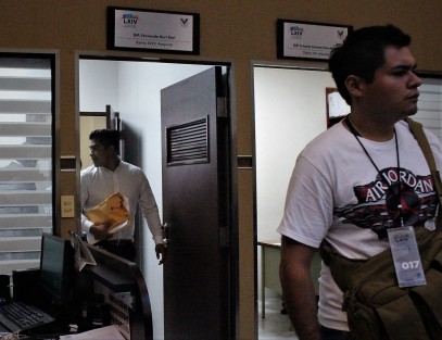 Personal de la Fiscalía del Estado acudió al Palacio Legislativo a entrevistarse con el diputado Fernando Kuri Kuri, ya que a decir del legislador de grupo Juntos por Veracruz, se le ha llamado a declarar  como testigo por una investigación a la UPAV. 
