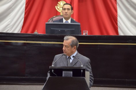 Enrique Pérez,  secretario de Educación en Veracruz, fue recibido en el Congreso por Jóvenes parlamentarios a quienes alentó para participar en la vida política del país.