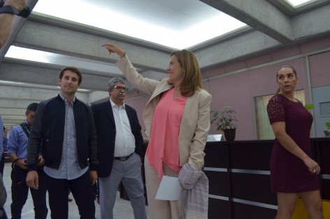 Margarita Zavala arribó esta mañana al Congreso local, donde fue recibida por diputados panistas, esto como parte de su gira en su aspiración a la Presidencia de la Republica