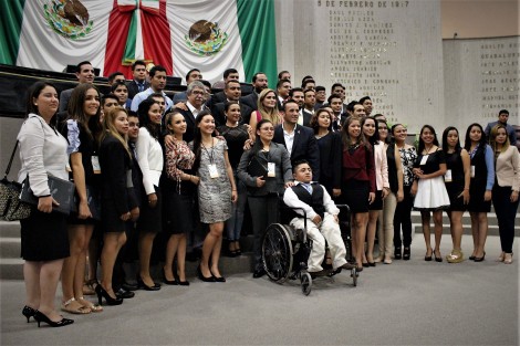 Se llevó a cabo la sesión plenaria del Décimo Tercer Parlamento de la Juventud Veracruzana en el Recinto Oficial del Congreso del Estado de Veracruz en la que las y los jóvenes presentaron sus propuestas respecto a lo que ell os consideran una forma de solución a los problemas de la entidad a través de iniciativas de ley o de decreto.