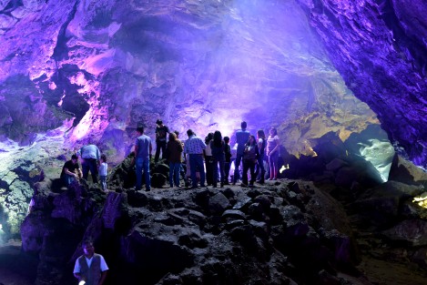 Con éxito se llevó a cabo el primer finde semana del prohgrama vacacional #DescubreXalapa Vive sus leyendas en el Cerro
del Macuiltépetl y la Cueva de la Orquídea, mismo que se reptirá viernes y sábado próximo con punto de salida del Parque de Los Tecajetes, y con una cuota de recuperación de 30 pesos.