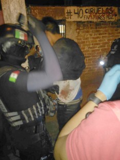 Un joven de 26 años resultó herido por bala en un costado, la noche de este sábado en la colonia Framboyanes de Xalapa, durante una riña callejera; los responsables huyeron. 