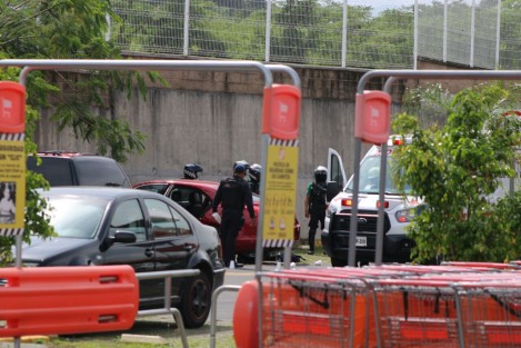 A través de un comunicado, la Secretaría de Marina desmintió que la persona baleada junto con familiares en Córdoba este sábado, se trate de algún miembro de esa institución. Afirman que no existen registro de alguien on esos generales. 