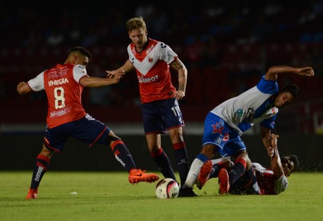 El equipo Tiburones Rojos de Veracruz, vencieron 2 goles a 0 al Puebla en un partido crucial para sumar puntos y asegurar la permanencia en el máximo circuíto.