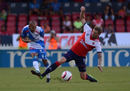 El equipo Tiburones Rojos de Veracruz, vencieron 2 goles a 0 al Puebla en un partido crucial para sumar puntos y asegurar la permanencia en el máximo circuíto.