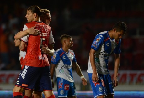 Horacio Zamora - El equipo Tiburones Rojos de Veracruz, vencieron 2 goles a 0 al Puebla en un partido crucial para sumar puntos y asegurar la permanencia en el máximo circuíto.