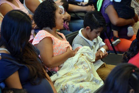 En las instalaciones del DIF Municipal se llevó a cabo la cuarta Feria de la Lactancia Materna, donde se informa a las madres de la importancia que tiene alimentar con el seno materno a los recién nacidos. El acto fue encabezado por la señora Mariana Yorio, presidenta de este organismo.