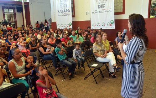 En las instalaciones del DIF Municipal se llevó a cabo la cuarta Feria de la Lactancia Materna, donde se informa a las madres de la importancia que tiene alimentar con el seno materno a los recién nacidos. El acto fue encabezado por la señora Mariana Yorio, presidenta de este organismo.