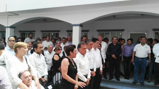 En el Palacio Municipal de Martínez de la Torre se rinde homenaje postumo al exalcalde y durante esta administración estatal, subsecretario de Gobierno, Pedro Manterola Sainz. Presente el gobernador Miguel Ángel Yunes, y la presidenta de laMesa directiva del Congreso, y hermana del finado, María Elisa Manterola. 