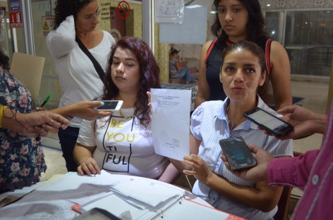 Vecinos de Lomas Verdes denuncian que el alcalde de Xalapa, Américo Zúñiga, se ha negado a cambiar el uso de suelo de una zona de esa unidad habitacional donde actualmente se ubica una iglesia, pero que originalmente estaba destinada a cajones de estacionamiento de los colonos. 