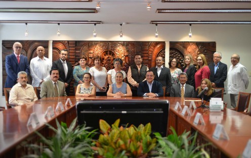 La Universidad Veracruzana es aliada estratégica de Xalapa para la promoción cultural y artística, así lo reconoció el alcalde Américo Zúñiga Martínez al presentar a la rectora Sara Ladrón de Guevara y a su cuerpo directivo-académico el programa del Festival de las Flores #SoyFestival, que se realizará del 19 de agosto al 3 de septiembre en esta ciudad capital.
