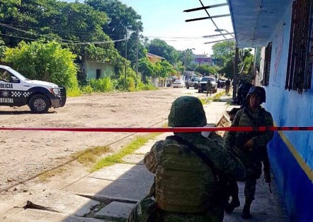 La tarde de este lunes se registra un enfrentamiento entre elementos de las fuerzas de seguridad y presuntos delincuentes en la  colonia Benito Juárez en Coatzacoalcos, Ver. 