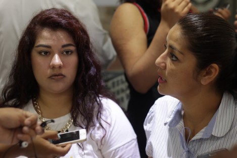 Vecinos de Lomas Verdes denuncian que el alcalde de Xalapa, Américo Zúñiga, se ha negado a cambiar el uso de suelo de una zona de esa unidad habitacional donde actualmente se ubica una iglesia, pero que originalmente estaba destinada a cajones de estacionamiento de los colonos. 