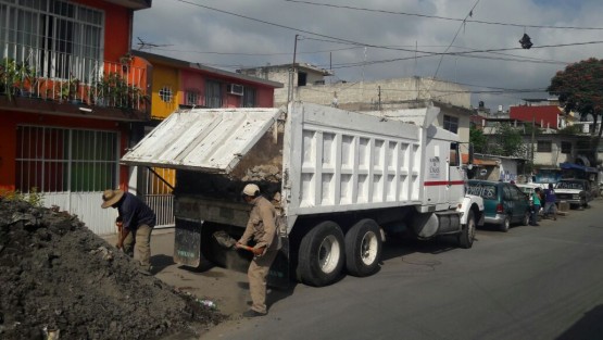Ante la llegada de <em>Franklin</em>, personal de CMAS se dio a la tarea de limpiar coladeras y tragatormentas de varios puntos de la ciudad de Xalapa, además invitan a la ciudadanía a no tirar basura. 