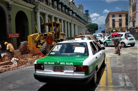 A 11 días del inicio del Festival de las Flores, Xalapa llena de Luz, así avanzan las obras de remodelación de la avenida Enríquez, la cual será el escenario para la inauguración de dicho evento ¿será?