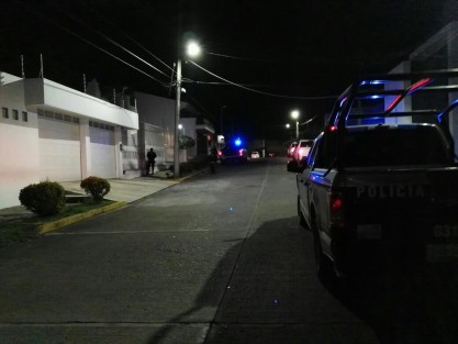 En un nuevo incidente de violencia en Martínez de la Torre, se registró fuerte movilización de elementos de seguridad la noche de este martes, luego que conocido radiólogo fuera perseguido por sujetos desconocidos, quiwnes al darle alcance dispararon en repetidas ocasiones contra él cuando viajaba abordo de su automóvil. Afortunadamente el médico pudo llegar a resguardarse en su domicilio, para que elementos de lacpolicía emprendieran la búsqueda de los responsables del ataque en su contra. 
