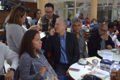 El alcalde electo de Xalapa, Hipólito Rodríguez, dijo que interpondrá un recurso de queja e invitará a la población de Xalapa para que se ampare contra la prórroga de contrato municipal en el manejo del relleno sanitario a la emprea Proactiva. 