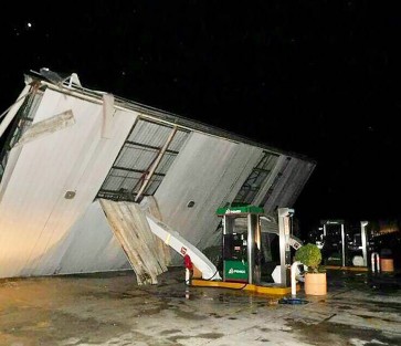En Martínez de la Torre cayó el techo de la gasolinera ubicada en la entrada al  Puente Mayoral.
