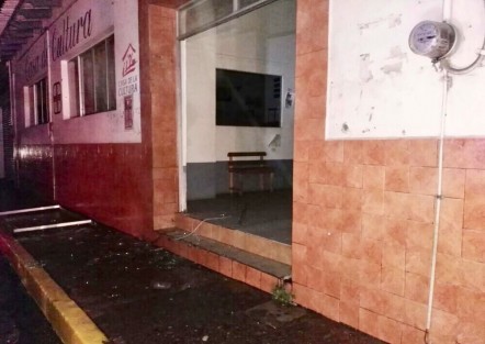 Ratas de agua visitaron en medio de la contingencia por el huracán la Casa de Cultura de Martínez de la Torre. 