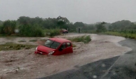 Carretera Xalapa -Alto Lucero se inundó. 