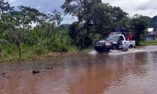 Con el desbordamiento del río El Aguacate, algunos de los habitantes de Coacoatzintla se vieron afectados por algunas horas, ya que no se pudo utilizar la carretera Xalapa -Naolinco, debido al crecimiento de esta corriente. 
