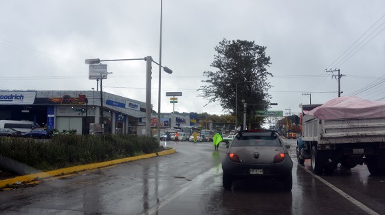 Para fortuna de los xalapapeños los daños fueron mínimos, solo fueron afectadas las líneas eléctricas, algunos semáforos descompuestos, así como varios arboles caídos. En los lugares donde regularmente hay derrumbes, no pasó nada.