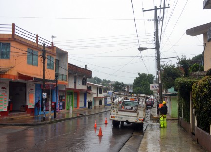 Para fortuna de los xalapapeños los daños fueron mínimos, solo fueron afectadas las líneas eléctricas, algunos semáforos descompuestos, así como varios arboles caídos. En los lugares donde regularmente hay derrumbes, no pasó nada.