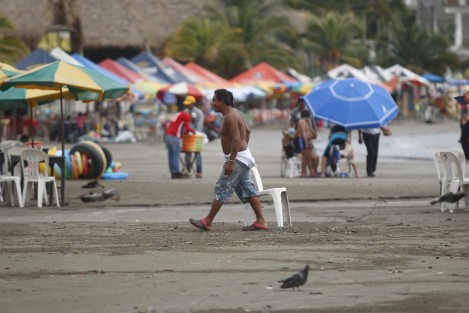 Luego del paso del huracán Franklin, las playas fueron reabiertas a los bañistas quienes se aprestaron a disfrutar de las aguas del Golfo de México en la conurbación Veracruz- Boca del Río. .