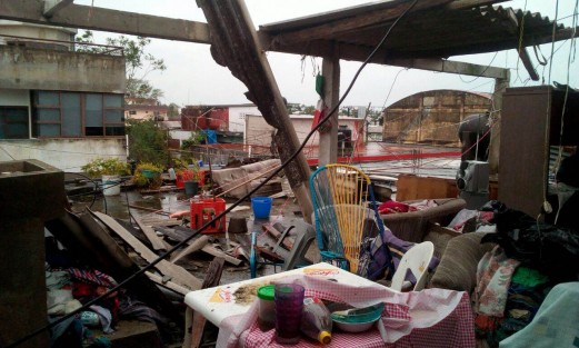 Pese a que las autoridades hablan de daños mínimos, en la zona de San Rafael, y Vega de Alatorre, los mismos sí mermarán la economía de las familias,en especial la de productores de plátano, quienes perdieron todo. 