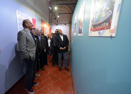 En corte de listón participaron Arturo de Yépez de Puerto Rico, Pedro Sol, Alberto Morales y Marcos Cruz <em>Tlacuilo</em>. 